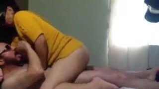 Seksi Eşini uyurken sikiyor